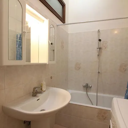 Captivating 4 -bed In Historic