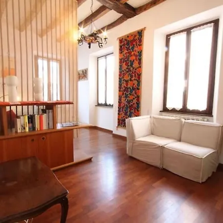 Captivating 4 -bed In Historic Appartement