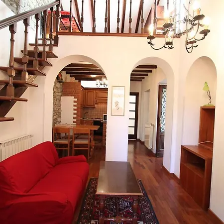 Captivating 4 -bed In Historic Appartement *