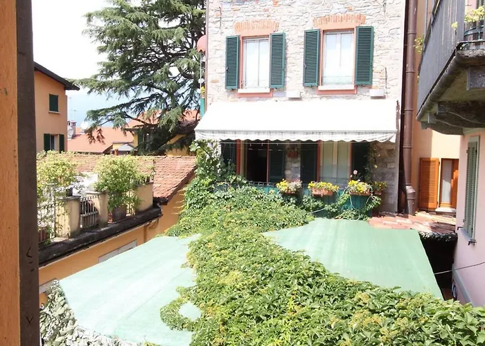 Captivating 4 -bed In Historic Appartement *
