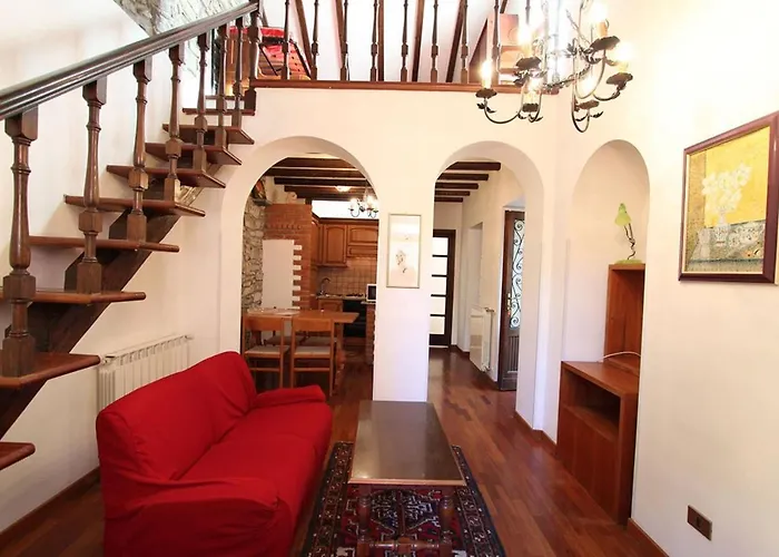 Captivating 4 -bed In Historic Appartement *